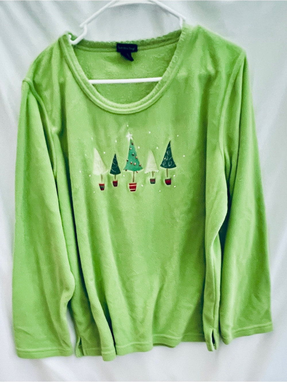 Green Christmas Tree Embroidered Sweatshirt Top Women Size L Holiday Crewneck
